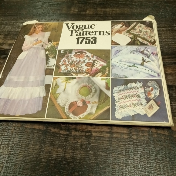 Vintage Vogue Sewing Pattern 1753 Maxi Apron Pillow Sachets Covered Hanger Bag - Picture 1 of 4